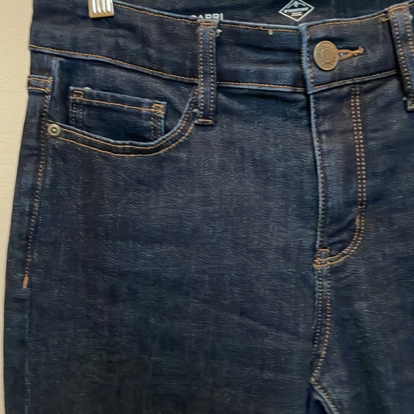 St. John’s Bay Dark Denim Capri’s Size 4 - Picture 2 of 7